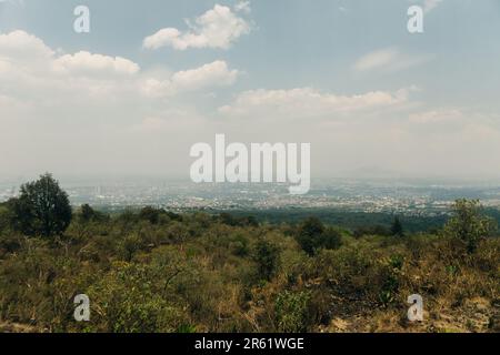 vista della città del messico nello smog. Foto di alta qualità Foto Stock