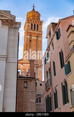 San Maurizio è una chiesa sconsacrata situata nel campo San Maurizio a Venezia. Oggi è un museo dedicato alla musica della Venezia barocca. Foto Stock