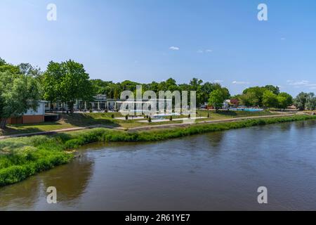 Porto nella città di Sieradz sul fiume Warta, Polonia. Foto Stock