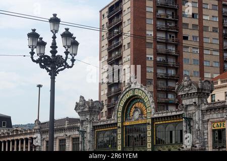 Bilbao, Spagna - 03 agosto 2022: Facciata alla stazione la Concordia nella città di Bilbao, nei Paesi Baschi Foto Stock