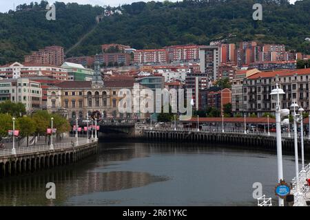 Bilbao, Spagna - 03 agosto 2022: Ingresso del Teatro Arriaga o Teatro Arriaga o antzokia è un edificio del teatro dell'opera a Bilbao, Paesi Baschi in Foto Stock