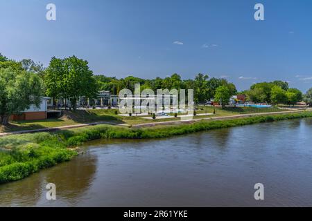 Porto nella città di Sieradz sul fiume Warta, Polonia. Foto Stock