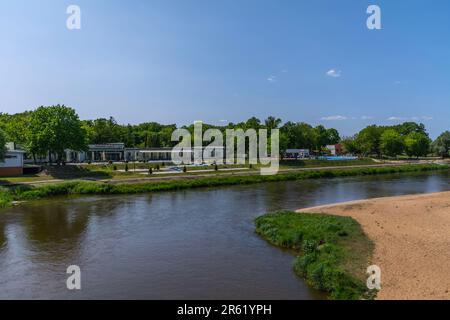 Porto nella città di Sieradz sul fiume Warta, Polonia. Foto Stock