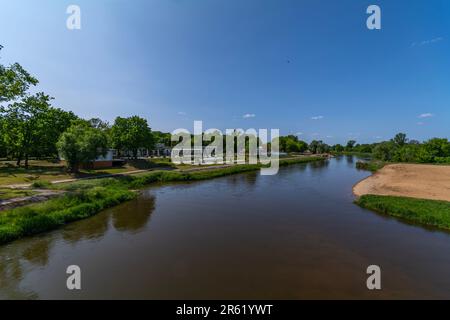 Porto nella città di Sieradz sul fiume Warta, Polonia. Foto Stock