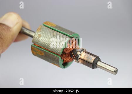 ASSE SCATOLA INGRANAGGI CON CLIPS ASSE SCATOLA INGRANAGGI CON CLIPS