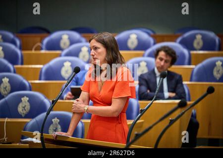 L'AIA - Sandra Beckerman (SP) nel corso di un dibattito sulla relazione della commissione parlamentare d'inchiesta estrazione di gas naturale Groningen. ANP PHIL NIJHUIS olanda fuori - belgio fuori Foto Stock