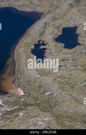 Non c'è niente di più soddisfacente di una giornata secca e ventosa (senza metà) nelle Highlands NW - escursione ben Mor Coigagh. Foto Stock