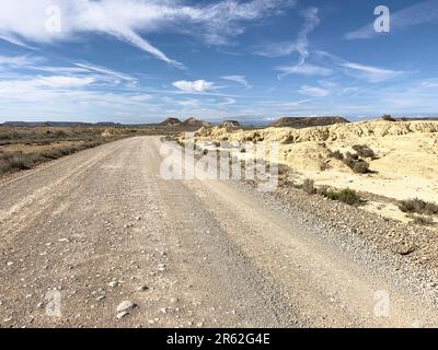 Badlans di Navarra (Bardenas Reales de Navarra) dessert al sud dei Paesi Baschi - Spagna. Foto Stock