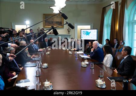 Washington, DC, Stati Uniti. 06th giugno, 2023. Il presidente degli Stati Uniti Joe Biden (3-R) tiene una riunione del Gabinetto nella Sala del Gabinetto della Casa Bianca a Washington, DC, USA, il 06 giugno 2023. Credito: Michael Reynolds/Pool tramite CNP/dpa/Alamy Live News Foto Stock