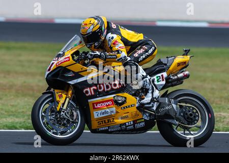 Michael Ruben Rinaldi del Aruba.it Racing - Ducati con Ducati Panigale V4R in azione durante il Campionato Mondiale FIM SBK Superbike Pirelli Emilia-Romagna Round al circuito Mondiale di Misano. Foto Stock