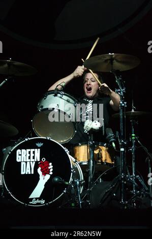 Milano Italia 2005-01-16: Tré Cool batterista del Green Day durante un concerto dal vivo al Forum Assago Foto Stock