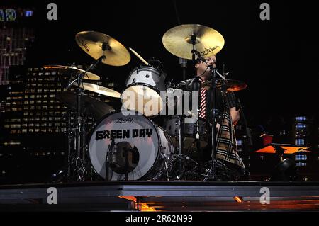 Milano Italia 2009-11-10: Tré Cool batterista del Green Day durante un concerto dal vivo al Forum Assago Foto Stock