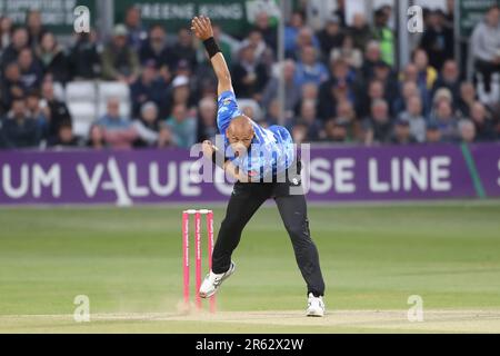 Tymal Mills in azione bowling per Sussex durante Essex Eagles vs Sussex Sharks, Vitality Blast T20 Cricket al Cloud County Ground il 6th giugno 2023 Foto Stock