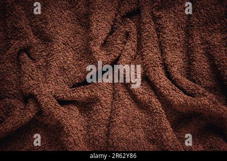 Peloso coperta rugosa di texture. Close-up di materiale marrone, può essere utilizzato come sfondo. Foto Stock