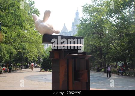 New York, Stati Uniti. 06th giugno, 2023. La scultura 'jape' di Phyllida Barlow. Credit: Ninhu/dpa/Ninhu Live News Foto Stock