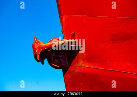 Immagine astratta dell'ancora sporgente su una barca a Steveston Harbour British Columbia Canada Foto Stock