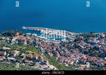 Vista di Kaş dalle scogliere sopra, Via Licia, Kaş, Turchia Foto Stock
