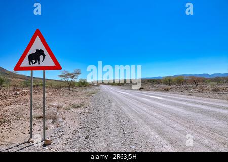 Guida attraverso il Kaokoveld in Namibia Foto Stock