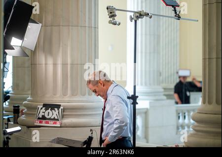 Washington, Stato di Vereinigte. 06th giugno, 2023. Il Rappresentante degli Stati Uniti Jim Jordan (Repubblicano dell'Ohio) aspetta di essere intervistato su FOX nel Cannon House Office Building a Washington, DC, martedì 6 giugno 2023. Credit: Rod Lammey/CNP/dpa/Alamy Live News Foto Stock