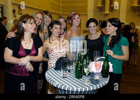 Ricki Lake con Abbey Epstein, in Australia, per una proiezione del loro documentario di nascita The Business of Bing Born, che sarà pubblicato nel marzo 2008. Municipio di Paddington, Sydney, Australia. 03.11.07. Foto Stock