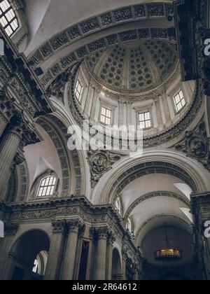 L'interno del Duomo nuovo o nuovo Duomo , in stile barocco e romanico Foto Stock