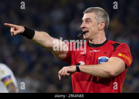 Buenos Aires, Argentina. 06th giugno, 2023. L'arbitro Anderson Daronco gesta durante una partita della Copa CONMEBOL Libertadores 2023 Group F tra Boca Juniors e Colo Colo all'Estadio Alberto J. Armando. Punteggio finale: Boca Juniors1:0 Colo-Colo Credit: SOPA Images Limited/Alamy Live News Foto Stock