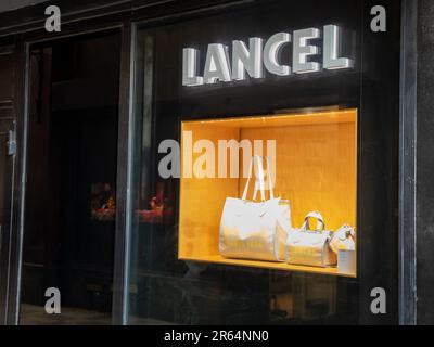 Bordeaux , Aquitaine France - 05 19 2023 : il logo Lancel mostra negozio di profumi di lusso e di moda testo vetrine marca negozio Foto Stock