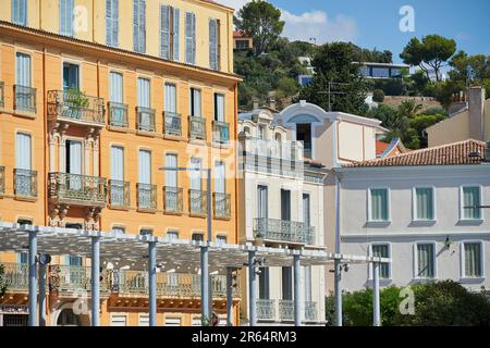 Hyeres (Francia sud-orientale): Piazza 'Place Clemenceau' nel centro della città Foto Stock