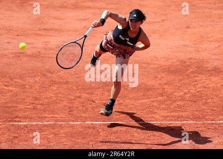 Parigi, Francia. 07th giugno, 2023. Tennis: Grand Slam/ATP/WTA Tour - Francese Open, doppio, misto, semifinale. Kato/Pütz (Giappone/Germania) - Sutjiadi/Middelkoop (Indonesia/Paesi Bassi). Miyu Kato è in azione. Credit: Frank Molter/dpa/Alamy Live News Foto Stock