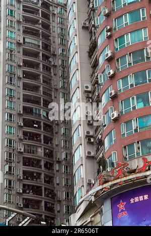 广州市 中國 Guangzhou, Cina; grattacielo residenziale cinese, edificio residenziale a più piani; Chinesischer Wohnhochhaus, mehrstöckiges Wohngebäude 多層住宅大樓 Foto Stock