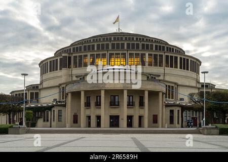 La Centennial Hall con l'architettura intricata a Breslavia Foto Stock