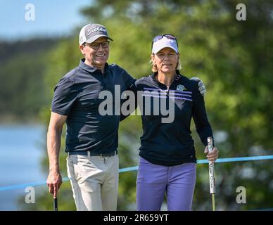 Il principe Daniel svedese gioca a golf insieme al golfista professionista svedese Annika Sörenstam presso il campo da golf Ullna di Stoccolma, Svezia, 07 giugno 2023. Foto Stock