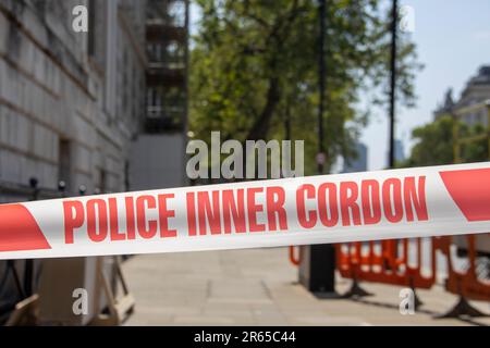 Londra, Regno Unito. 08th Feb, 2023. Whitehall Street su Lockdown: Polizia indagare pacchetto sospetto. Credit: Sinai Noor/Alamy Live News Foto Stock