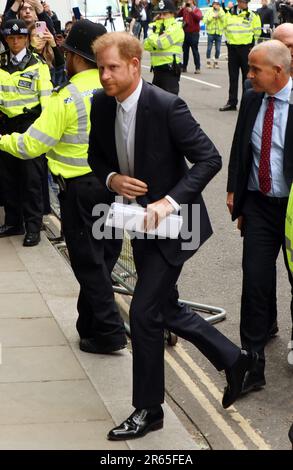 Londra, Regno Unito. 07th giugno, 2023. Il principe Harry il Duca di Sussex arriva alle Corti reali di Giustizia per il secondo giorno di prove nel suo caso di diffamazione contro i giornali del Gruppo di specchio per presunto hacking telefonico a Londra il mercoledì 07 giugno 2023. Harry si aspetta di finire la sua prova oggi. Foto di Hugo Philpott/UPI Credit: UPI/Alamy Live News Foto Stock