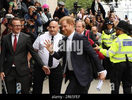 Londra, Regno Unito. 07th giugno, 2023. Il principe Harry il Duca di Sussex arriva alle Corti reali di Giustizia per il secondo giorno di prove nel suo caso di diffamazione contro i giornali del Gruppo di specchio per presunto hacking telefonico a Londra il mercoledì 07 giugno 2023. Harry si aspetta di finire la sua prova oggi. Foto di Hugo Philpott/UPI Credit: UPI/Alamy Live News Foto Stock