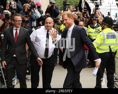 Londra, Regno Unito. 07th giugno, 2023. Il principe Harry il Duca di Sussex arriva alle Corti reali di Giustizia per il secondo giorno di prove nel suo caso di diffamazione contro i giornali del Gruppo di specchio per presunto hacking telefonico a Londra il mercoledì 07 giugno 2023. Harry si aspetta di finire la sua prova oggi. Foto di Hugo Philpott/UPI Credit: UPI/Alamy Live News Foto Stock