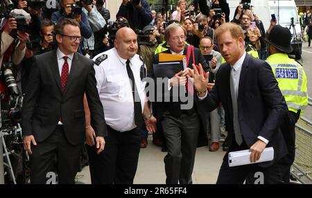 Londra, Regno Unito. 07th giugno, 2023. Il principe Harry il Duca di Sussex arriva alle Corti reali di Giustizia per il secondo giorno di prove nel suo caso di diffamazione contro i giornali del Gruppo di specchio per presunto hacking telefonico a Londra il mercoledì 07 giugno 2023. Harry si aspetta di finire la sua prova oggi. Foto di Hugo Philpott/UPI Credit: UPI/Alamy Live News Foto Stock