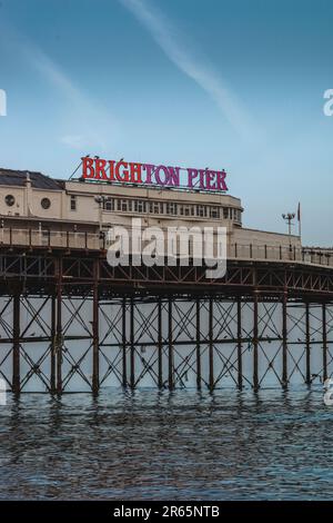 Brighton Palace Pier, molo di piacere classificato di grado II* sul lungomare di Brighton, famoso punto di riferimento di Brighton, East Sussex, Inghilterra, Regno Unito Foto Stock