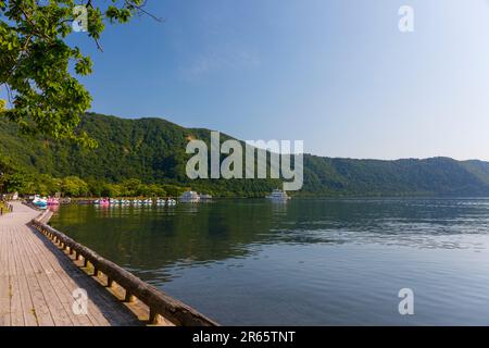 Lago di Towada all'inizio dell'estate Foto Stock