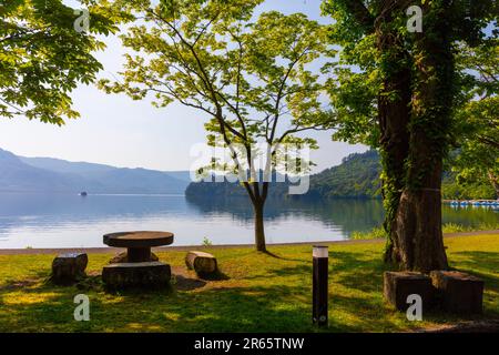 Lago di Towada all'inizio dell'estate Foto Stock