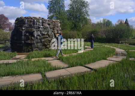 Il labirinto d'acqua al Castello di Hever, la casa d'infanzia di Anna Bolena. Foto Stock