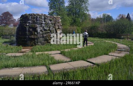 Il labirinto d'acqua al Castello di Hever, la casa d'infanzia di Anna Bolena. Foto Stock