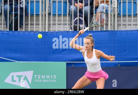 Isabelle Lacy (GBR) in prima manche al Surbiton Trophy di Londra, 6th giugno 2023. Foto Stock