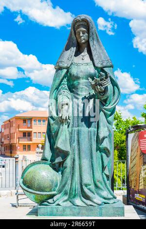 Scultura in bronzo della Regina Juana i di Castiglia, nota come Juana la Loca, Joan pazzo, che nel 1509 fu imprigionato in un palazzo di Tordesillas a causa della sua presenza Foto Stock