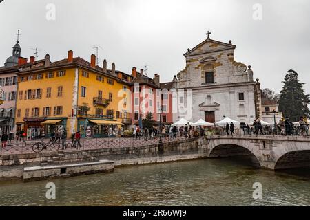 Annecy, Francia - 29 gennaio 2022: La Chiesa di Saint-Francois, conosciuta come la Chiesa degli italiani, è una chiesa cattolica ad Annecy, in alta Savoia, Foto Stock