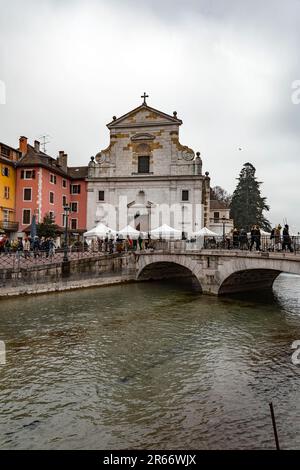 Annecy, Francia - 29 gennaio 2022: La Chiesa di Saint-Francois, conosciuta come la Chiesa degli italiani, è una chiesa cattolica ad Annecy, in alta Savoia, Foto Stock