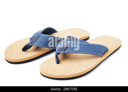Paio di eleganti infradito su sfondo bianco Foto Stock
