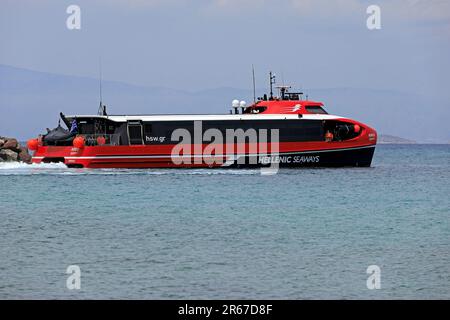 Hellenic Seaways traghetto veloce Aero 2, al porto di Megalochori, isola di Agistri, Golfo Saronico, Grecia. Maggio 2023. Foto Stock