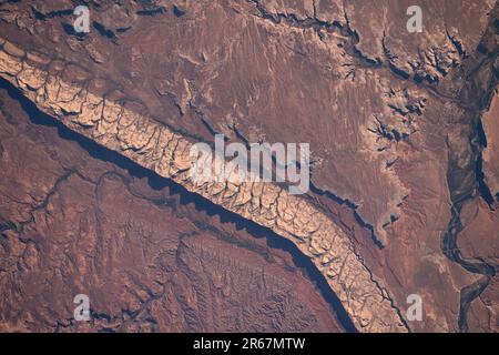 Canyon e topografia prominente intorno a Comb Ridge, i deserti dello Utah, America Foto Stock