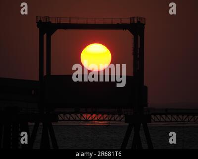 Sheerness, Kent, Regno Unito. 7th giugno, 2023. Meteo nel Regno Unito: Sunset in Sheerness, Kent. Credit: James Bell/Alamy Live News Foto Stock